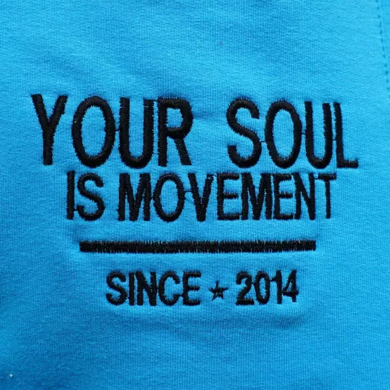 Tepláky Soul Azurové, černá výšivka