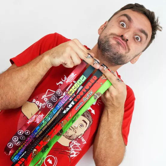 Šňůrka na krk Tary Povoroznyk