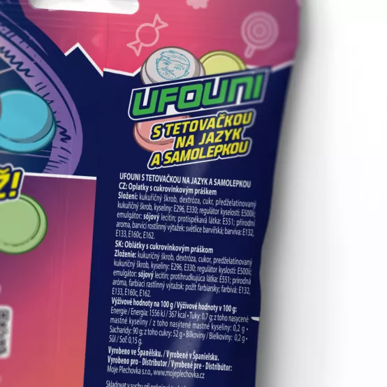 Ufouni s tetovačkou na jazyk a samolepkou
