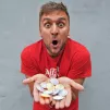 Ufouni s tetovačkou na jazyk a samolepkou